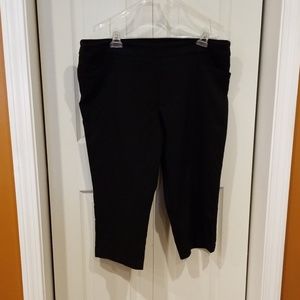 Black capri pants